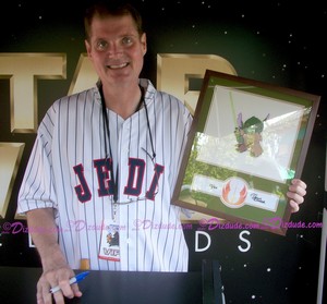 Star Wars Weekends 2011Stitch as Yoda Nr 15 Held By Tom Kane